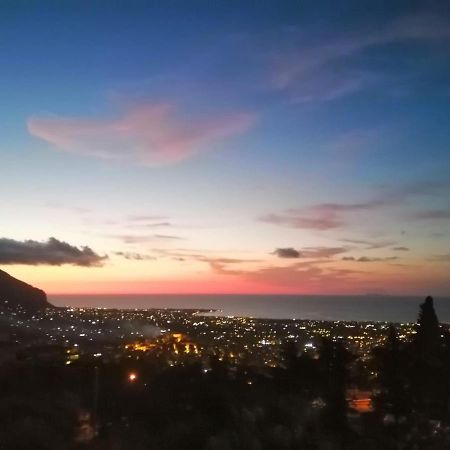 Lomarchi Holiday Home Carini Buitenkant foto