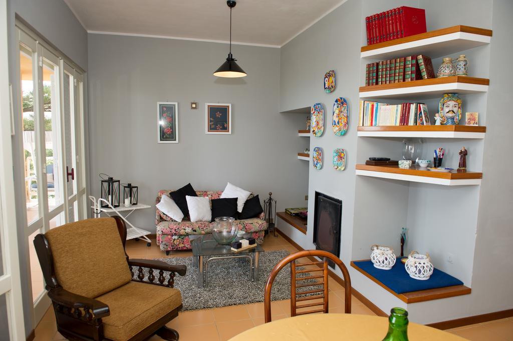 Lomarchi Holiday Home Carini Buitenkant foto