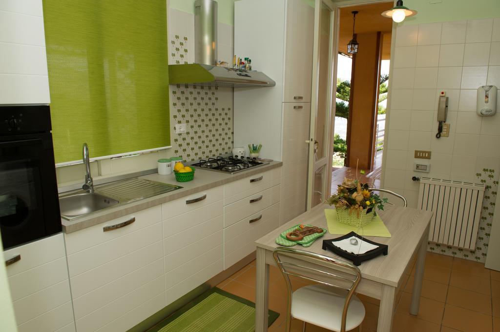 Lomarchi Holiday Home Carini Buitenkant foto