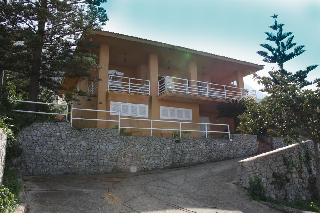 Lomarchi Holiday Home Carini Buitenkant foto