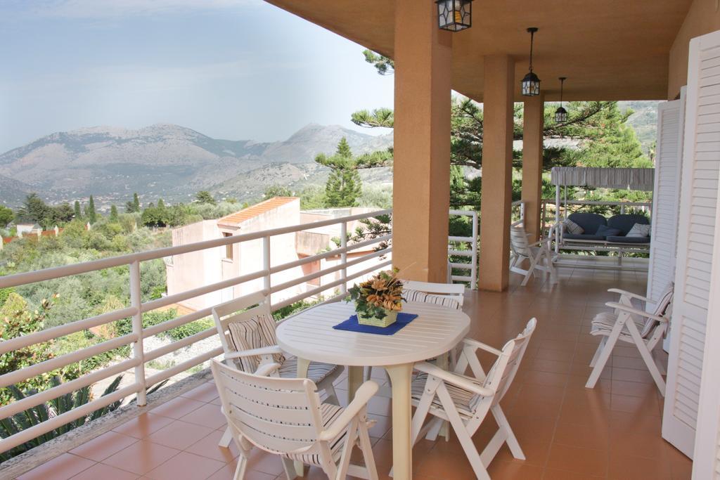 Lomarchi Holiday Home Carini Buitenkant foto